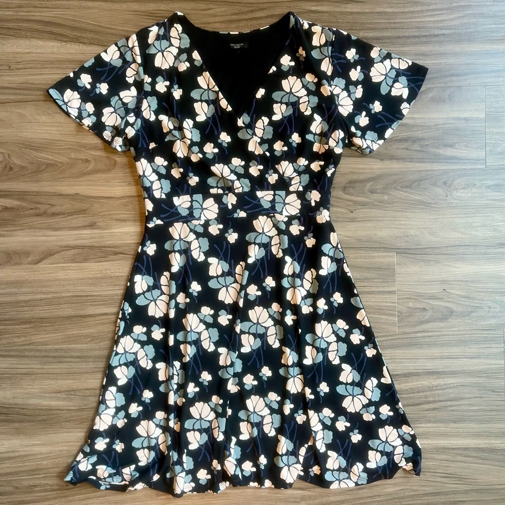 EUC. Ann Taylor Factory Black, Blue, and Cream Dress. Small Petite.
